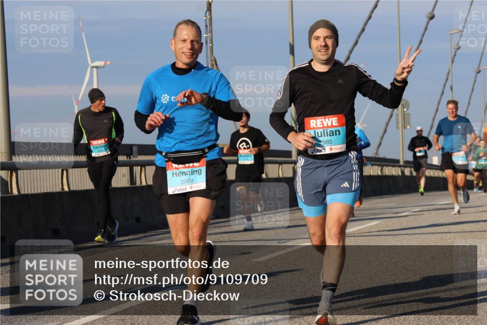 03.10.2025 - Köhlbrandbrückenlauf Strokosch-Dieckow http://msf.ph/oto/9109709 03.10.2025 09:40:57 Position 2 3301, 2989, 2985 meine-sportfotos.de