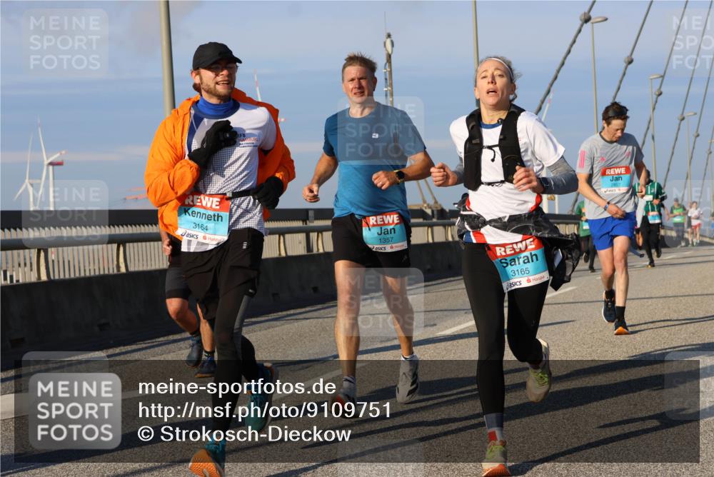 03.10.2025 - Köhlbrandbrückenlauf Strokosch-Dieckow http://msf.ph/oto/9109751 03.10.2025 09:41:02 Position 2 3164, 1357, 3165, 2857 meine-sportfotos.de