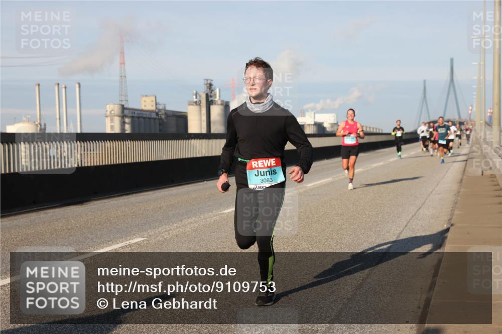 03.10.2025 - Köhlbrandbrückenlauf Lena Gebhardt http://msf.ph/oto/9109753 03.10.2025 09:41:25 Position 2 3083 meine-sportfotos.de