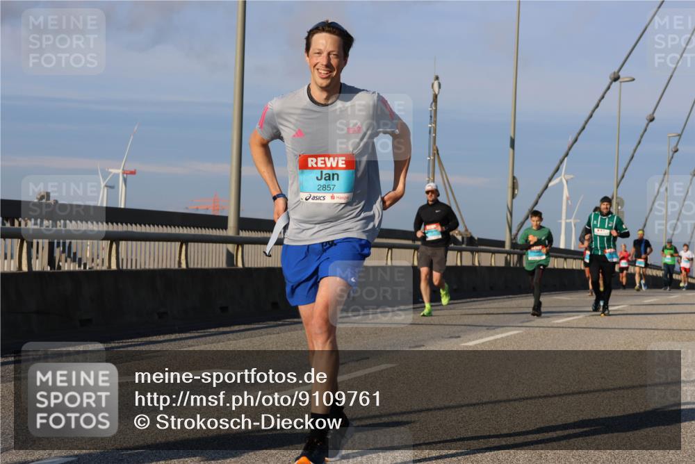 03.10.2025 - Köhlbrandbrückenlauf Strokosch-Dieckow http://msf.ph/oto/9109761 03.10.2025 09:41:05 Position 2 2857 meine-sportfotos.de
