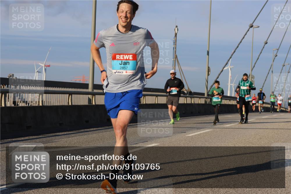 03.10.2025 - Köhlbrandbrückenlauf Strokosch-Dieckow http://msf.ph/oto/9109765 03.10.2025 09:41:05 Position 2 2857 meine-sportfotos.de