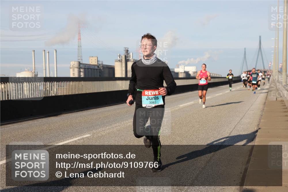 03.10.2025 - Köhlbrandbrückenlauf Lena Gebhardt http://msf.ph/oto/9109766 03.10.2025 09:41:25 Position 2 3083 meine-sportfotos.de