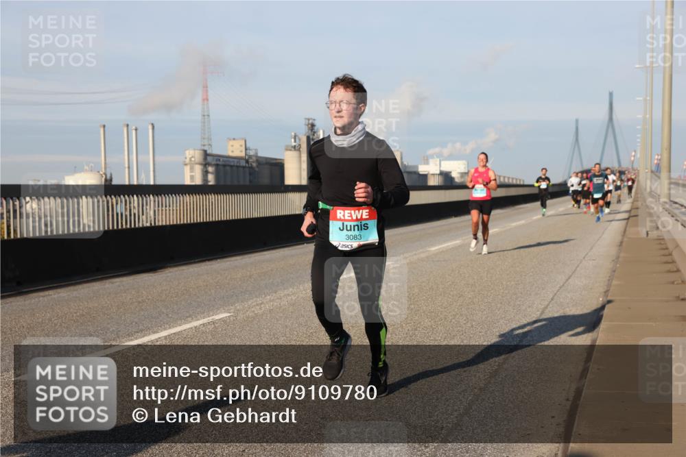 03.10.2025 - Köhlbrandbrückenlauf Lena Gebhardt http://msf.ph/oto/9109780 03.10.2025 09:41:25 Position 2 3083 meine-sportfotos.de