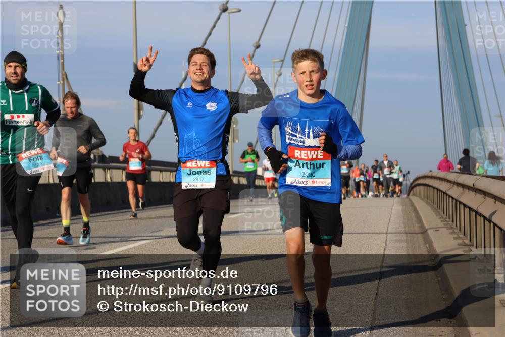 03.10.2025 - Köhlbrandbrückenlauf Strokosch-Dieckow http://msf.ph/oto/9109796 03.10.2025 09:41:09 Position 2 1526, 2947, 2920 meine-sportfotos.de