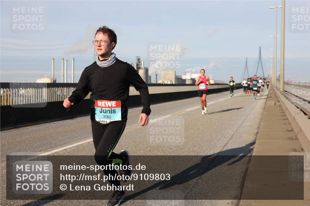 03.10.2025 - Köhlbrandbrückenlauf Lena Gebhardt http://msf.ph/oto/9109803 03.10.2025 09:41:26 Position 2 3083 meine-sportfotos.de