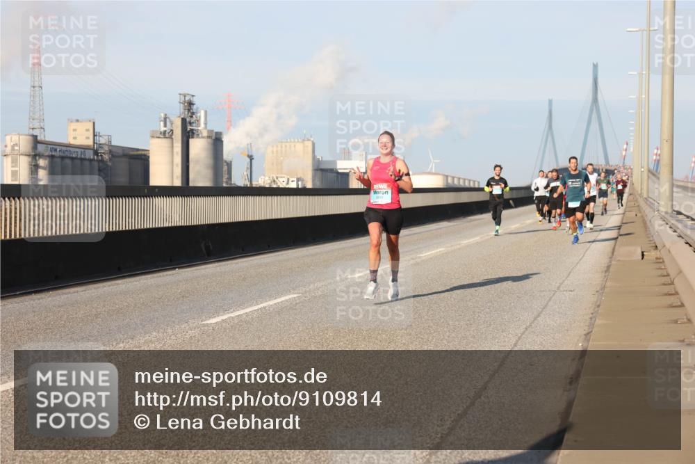 03.10.2025 - Köhlbrandbrückenlauf Lena Gebhardt http://msf.ph/oto/9109814 03.10.2025 09:41:26 Position 2  meine-sportfotos.de