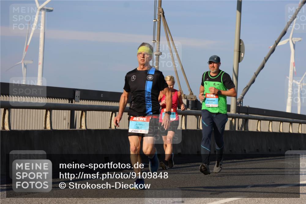 03.10.2025 - Köhlbrandbrückenlauf Strokosch-Dieckow http://msf.ph/oto/9109848 03.10.2025 09:41:15 Position 2 3832, 3731 meine-sportfotos.de