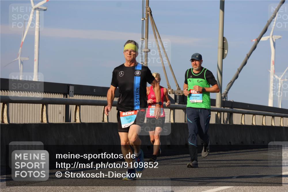 03.10.2025 - Köhlbrandbrückenlauf Strokosch-Dieckow http://msf.ph/oto/9109852 03.10.2025 09:41:15 Position 2 101 meine-sportfotos.de