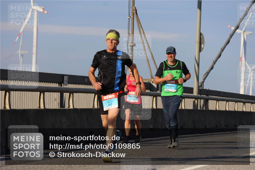 03.10.2025 - Köhlbrandbrückenlauf Strokosch-Dieckow http://msf.ph/oto/9109865 03.10.2025 09:41:15 Position 2 3832, 3251, 3731 meine-sportfotos.de