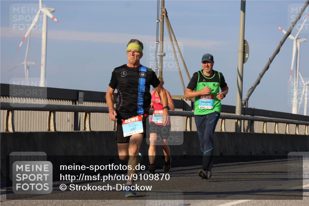 03.10.2025 - Köhlbrandbrückenlauf Strokosch-Dieckow http://msf.ph/oto/9109870 03.10.2025 09:41:15 Position 2 3832, 3251, 3731 meine-sportfotos.de