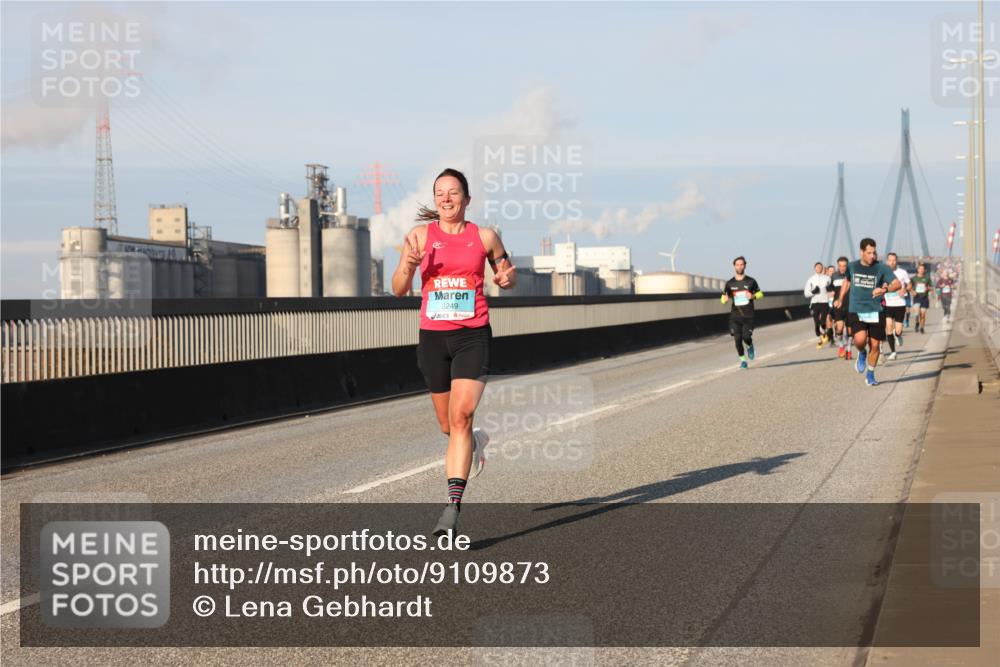 03.10.2025 - Köhlbrandbrückenlauf Lena Gebhardt http://msf.ph/oto/9109873 03.10.2025 09:41:27 Position 2 3249 meine-sportfotos.de