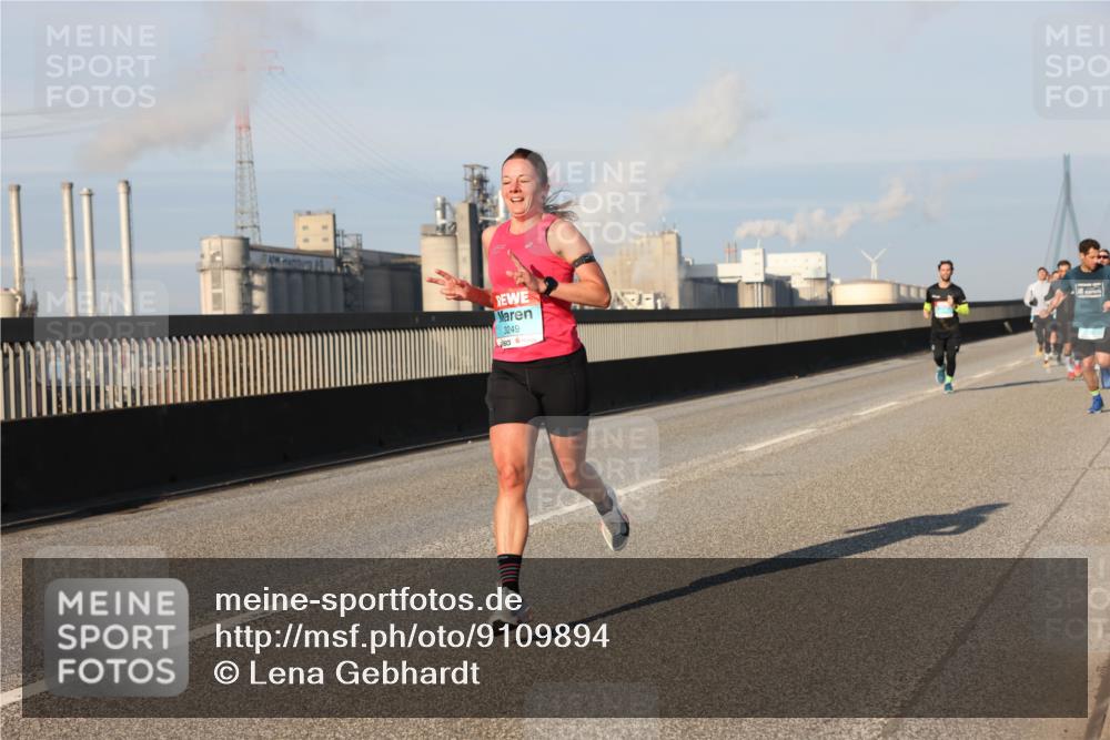 03.10.2025 - Köhlbrandbrückenlauf Lena Gebhardt http://msf.ph/oto/9109894 03.10.2025 09:41:27 Position 2 3249 meine-sportfotos.de