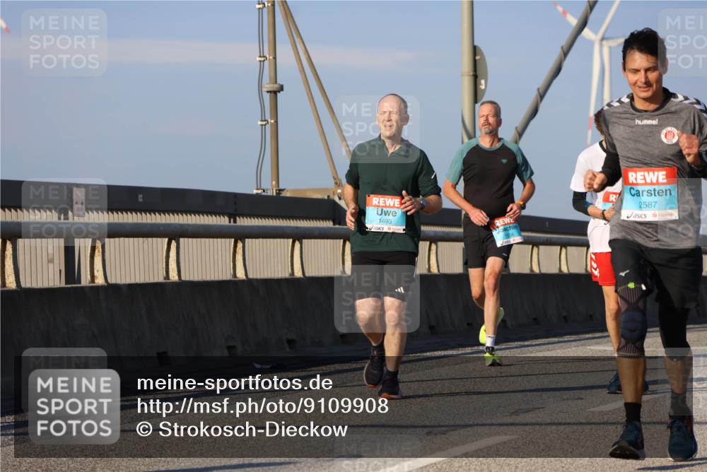 03.10.2025 - Köhlbrandbrückenlauf Strokosch-Dieckow http://msf.ph/oto/9109908 03.10.2025 09:41:19 Position 2 1493, 1056, 2587 meine-sportfotos.de