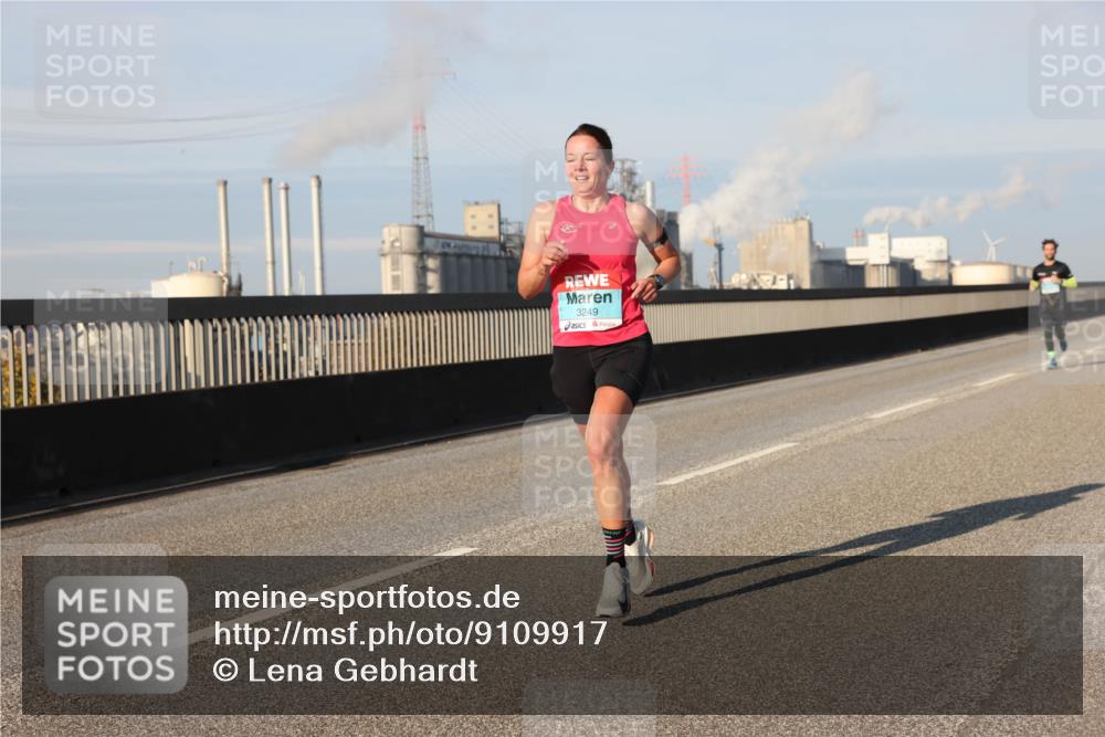 03.10.2025 - Köhlbrandbrückenlauf Lena Gebhardt http://msf.ph/oto/9109917 03.10.2025 09:41:28 Position 2 3249 meine-sportfotos.de