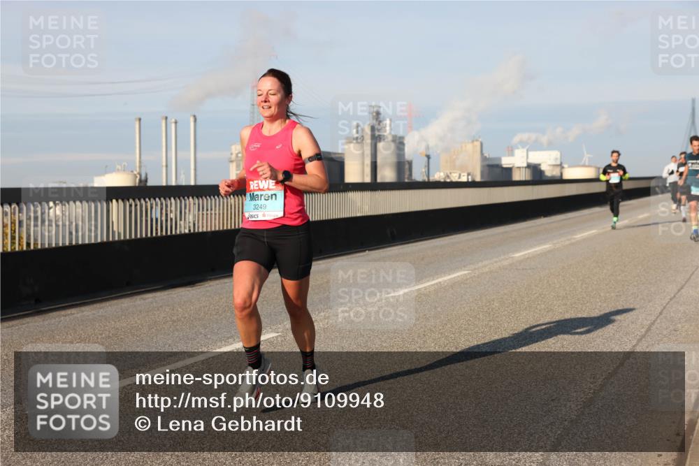 03.10.2025 - Köhlbrandbrückenlauf Lena Gebhardt http://msf.ph/oto/9109948 03.10.2025 09:41:28 Position 2 3249 meine-sportfotos.de