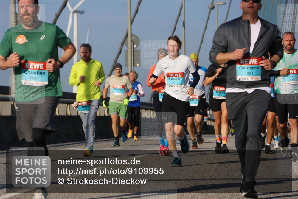 03.10.2025 - Köhlbrandbrückenlauf Strokosch-Dieckow http://msf.ph/oto/9109955 03.10.2025 09:41:24 Position 2 1105, 3444, 1776, 3111, 3465, 111, 1334, 3806 meine-sportfotos.de