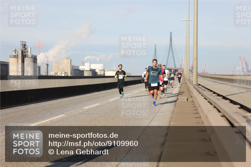 03.10.2025 - Köhlbrandbrückenlauf Lena Gebhardt http://msf.ph/oto/9109960 03.10.2025 09:41:28 Position 2  meine-sportfotos.de