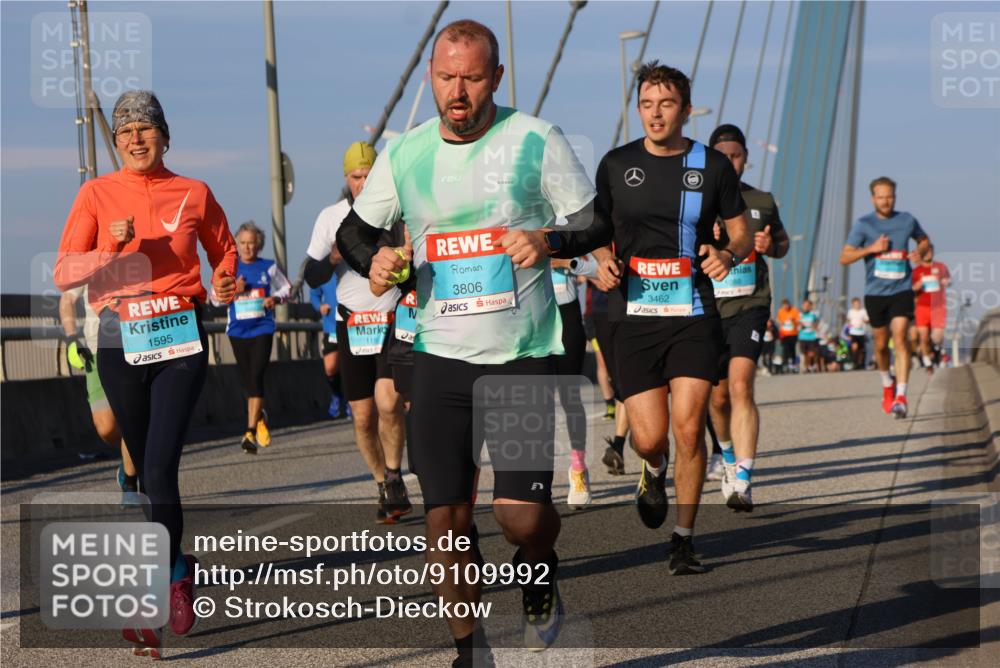 03.10.2025 - Köhlbrandbrückenlauf Strokosch-Dieckow http://msf.ph/oto/9109992 03.10.2025 09:41:29 Position 2 3806, 1595, 3462 meine-sportfotos.de