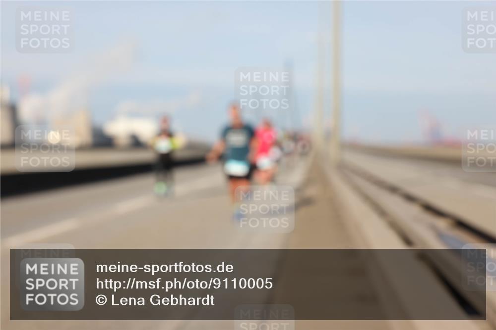 03.10.2025 - Köhlbrandbrückenlauf Lena Gebhardt http://msf.ph/oto/9110005 03.10.2025 09:41:29 Position 2  meine-sportfotos.de
