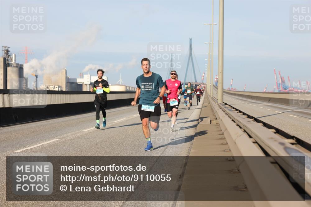 03.10.2025 - Köhlbrandbrückenlauf Lena Gebhardt http://msf.ph/oto/9110055 03.10.2025 09:41:30 Position 2 2024, 3223 meine-sportfotos.de