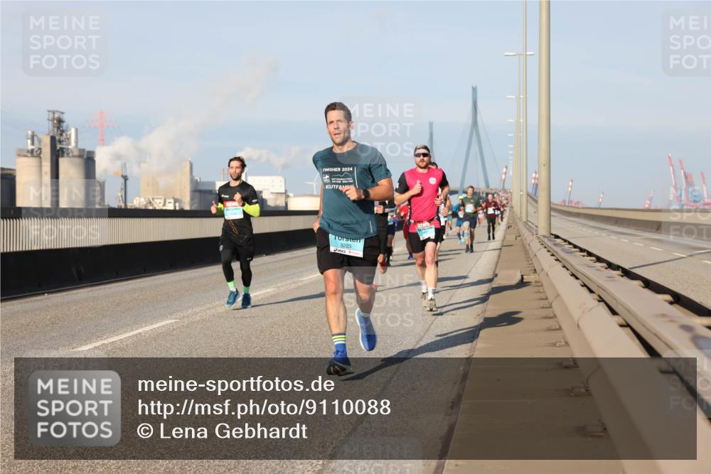 03.10.2025 - Köhlbrandbrückenlauf Lena Gebhardt http://msf.ph/oto/9110088 03.10.2025 09:41:31 Position 2 2024, 3223 meine-sportfotos.de