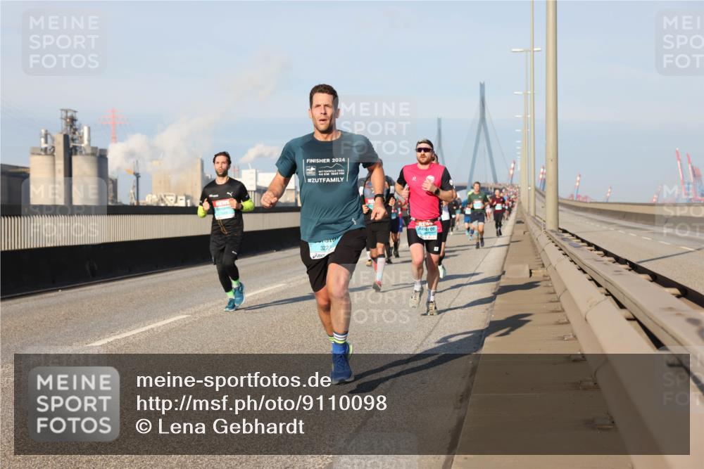 03.10.2025 - Köhlbrandbrückenlauf Lena Gebhardt http://msf.ph/oto/9110098 03.10.2025 09:41:31 Position 2 2024, 44, 1860, 3222 meine-sportfotos.de