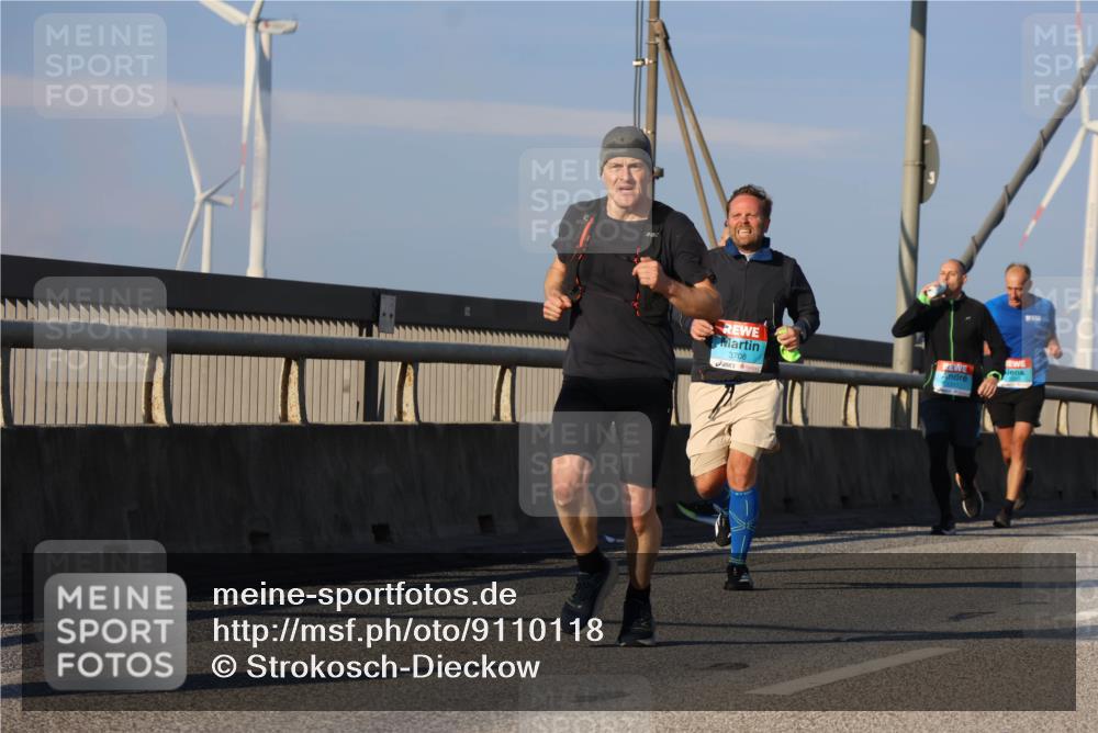 03.10.2025 - Köhlbrandbrückenlauf Strokosch-Dieckow http://msf.ph/oto/9110118 03.10.2025 09:41:46 Position 2 3708 meine-sportfotos.de