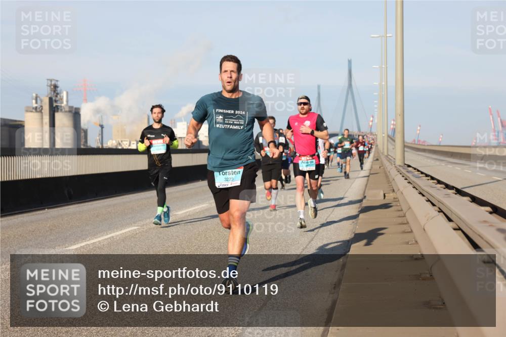 03.10.2025 - Köhlbrandbrückenlauf Lena Gebhardt http://msf.ph/oto/9110119 03.10.2025 09:41:31 Position 2 2024, 44, 1860, 3223 meine-sportfotos.de