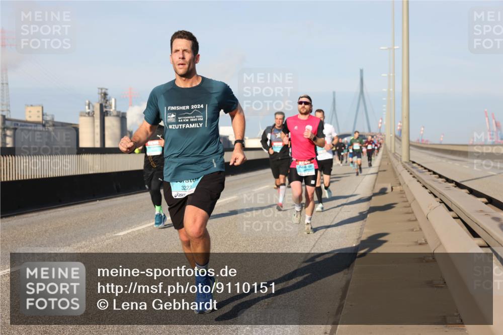 03.10.2025 - Köhlbrandbrückenlauf Lena Gebhardt http://msf.ph/oto/9110151 03.10.2025 09:41:32 Position 2 2024, 44, 1860, 3222 meine-sportfotos.de
