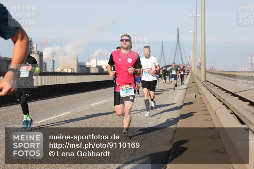 03.10.2025 - Köhlbrandbrückenlauf Lena Gebhardt http://msf.ph/oto/9110169 03.10.2025 09:41:32 Position 2 1224, 2961, 1036 meine-sportfotos.de