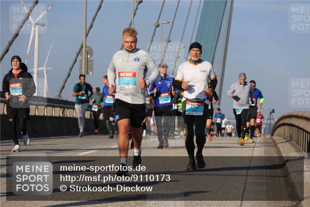 03.10.2025 - Köhlbrandbrückenlauf Strokosch-Dieckow http://msf.ph/oto/9110173 03.10.2025 09:41:51 Position 2 3655, 3802, 3344 meine-sportfotos.de