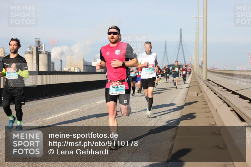 03.10.2025 - Köhlbrandbrückenlauf Lena Gebhardt http://msf.ph/oto/9110178 03.10.2025 09:41:33 Position 2 1224, 2961, 1036 meine-sportfotos.de