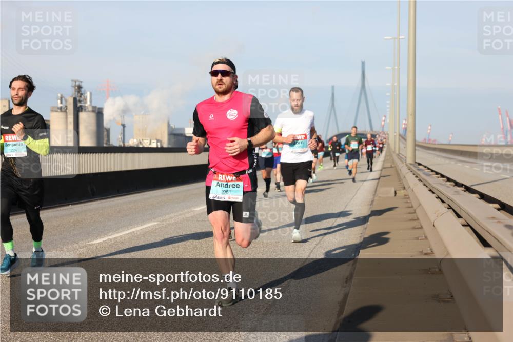 03.10.2025 - Köhlbrandbrückenlauf Lena Gebhardt http://msf.ph/oto/9110185 03.10.2025 09:41:33 Position 2 1224, 2961, 736 meine-sportfotos.de