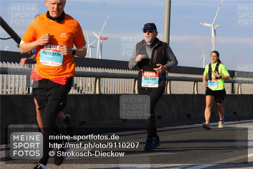 03.10.2025 - Köhlbrandbrückenlauf Strokosch-Dieckow http://msf.ph/oto/9110207 03.10.2025 09:41:54 Position 2 1447, 1457, 1836 meine-sportfotos.de