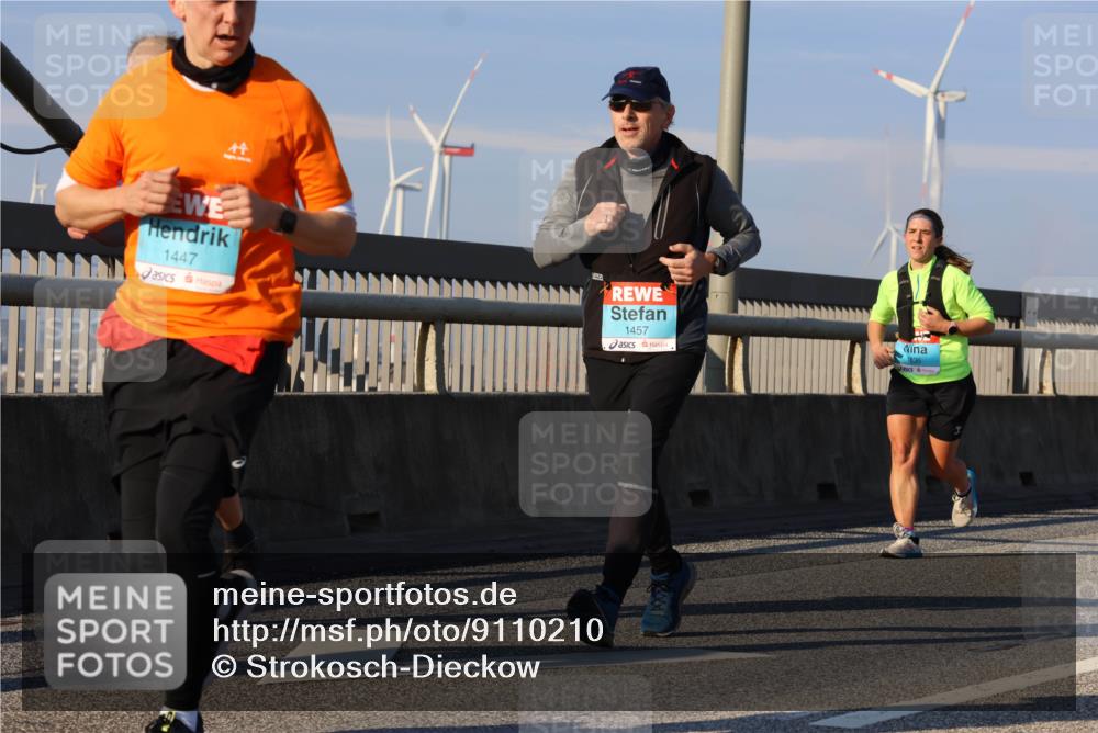 03.10.2025 - Köhlbrandbrückenlauf Strokosch-Dieckow http://msf.ph/oto/9110210 03.10.2025 09:41:55 Position 2 1447, 1457, 1836 meine-sportfotos.de