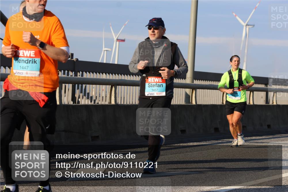03.10.2025 - Köhlbrandbrückenlauf Strokosch-Dieckow http://msf.ph/oto/9110221 03.10.2025 09:41:55 Position 2 1447, 1457 meine-sportfotos.de