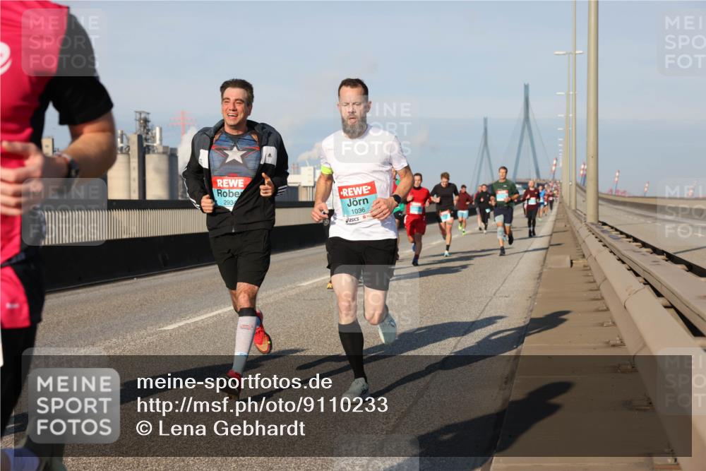 03.10.2025 - Köhlbrandbrückenlauf Lena Gebhardt http://msf.ph/oto/9110233 03.10.2025 09:41:34 Position 2 2934, 1036 meine-sportfotos.de