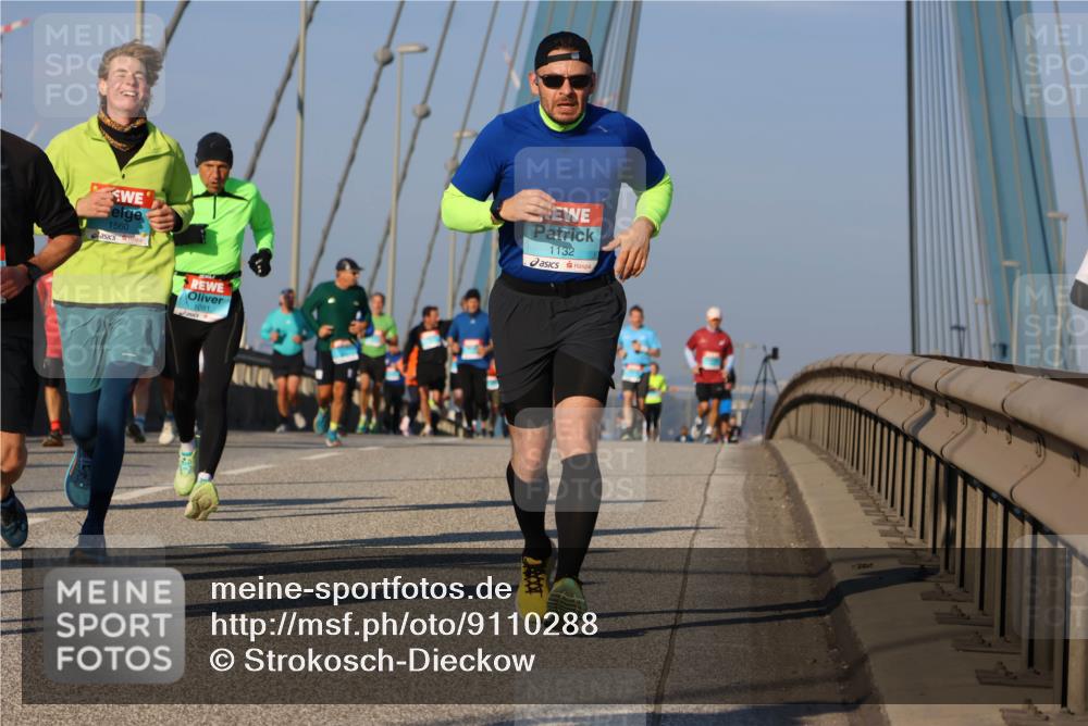 03.10.2025 - Köhlbrandbrückenlauf Strokosch-Dieckow http://msf.ph/oto/9110288 03.10.2025 09:42:01 Position 2 1560, 1091, 1132 meine-sportfotos.de
