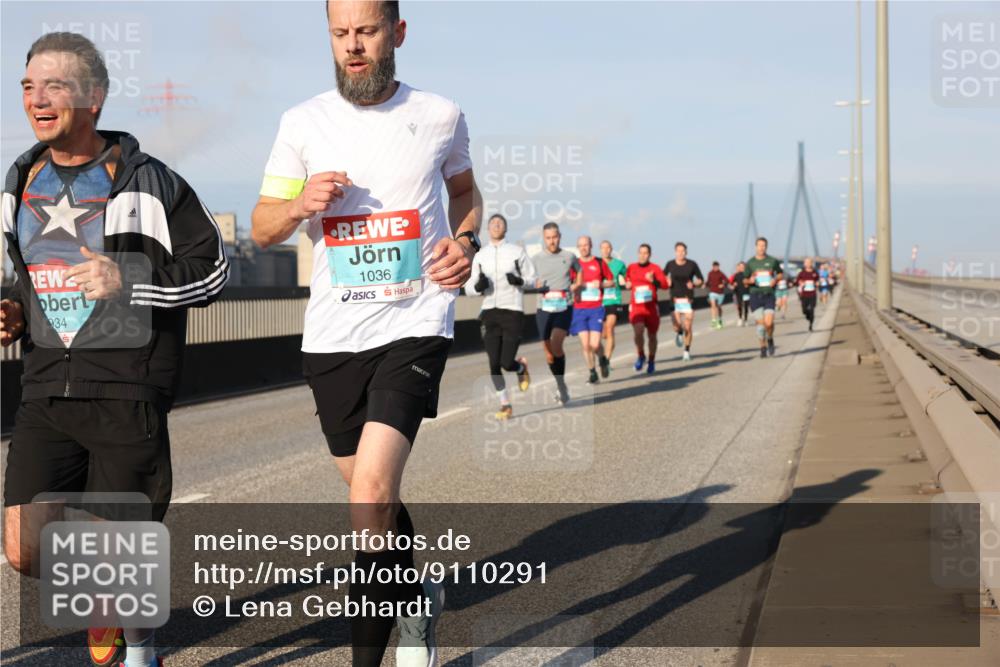 03.10.2025 - Köhlbrandbrückenlauf Lena Gebhardt http://msf.ph/oto/9110291 03.10.2025 09:41:34 Position 2 934, 1036 meine-sportfotos.de