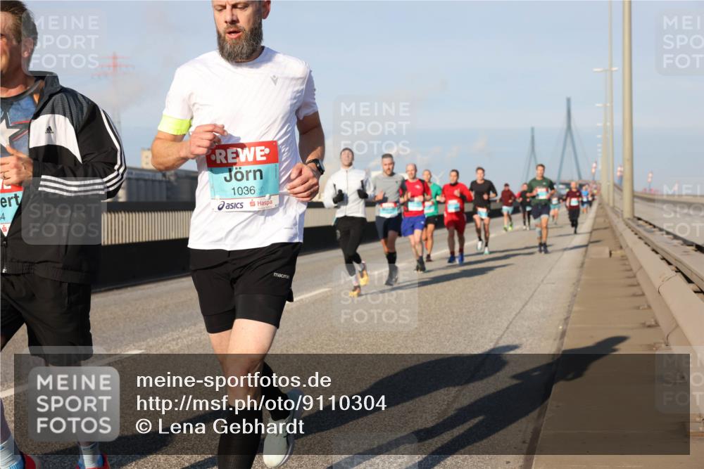 03.10.2025 - Köhlbrandbrückenlauf Lena Gebhardt http://msf.ph/oto/9110304 03.10.2025 09:41:35 Position 2 4, 1036 meine-sportfotos.de