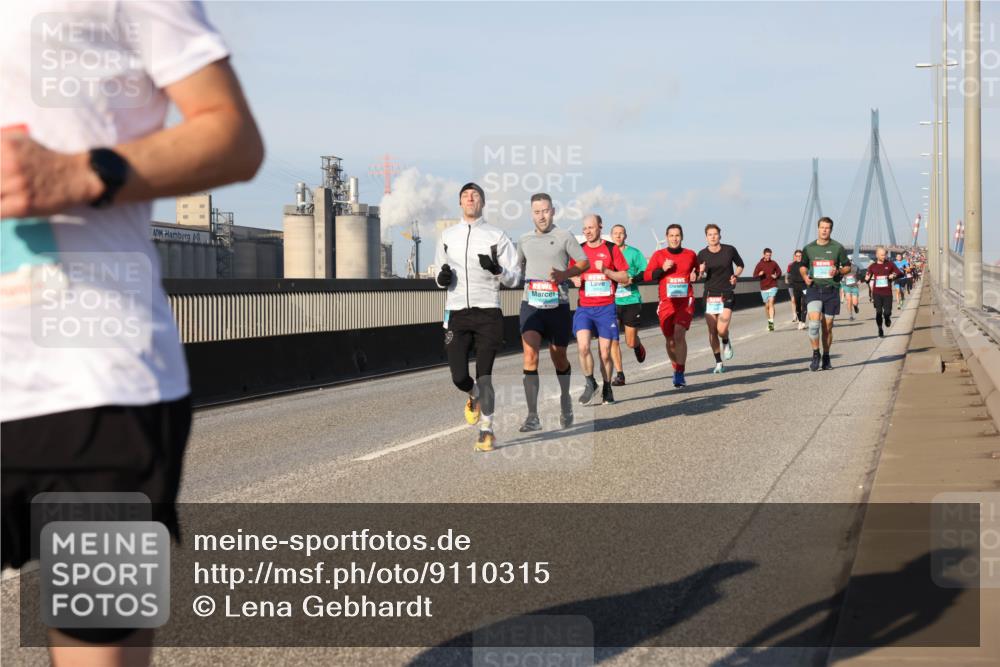 03.10.2025 - Köhlbrandbrückenlauf Lena Gebhardt http://msf.ph/oto/9110315 03.10.2025 09:41:35 Position 2  meine-sportfotos.de