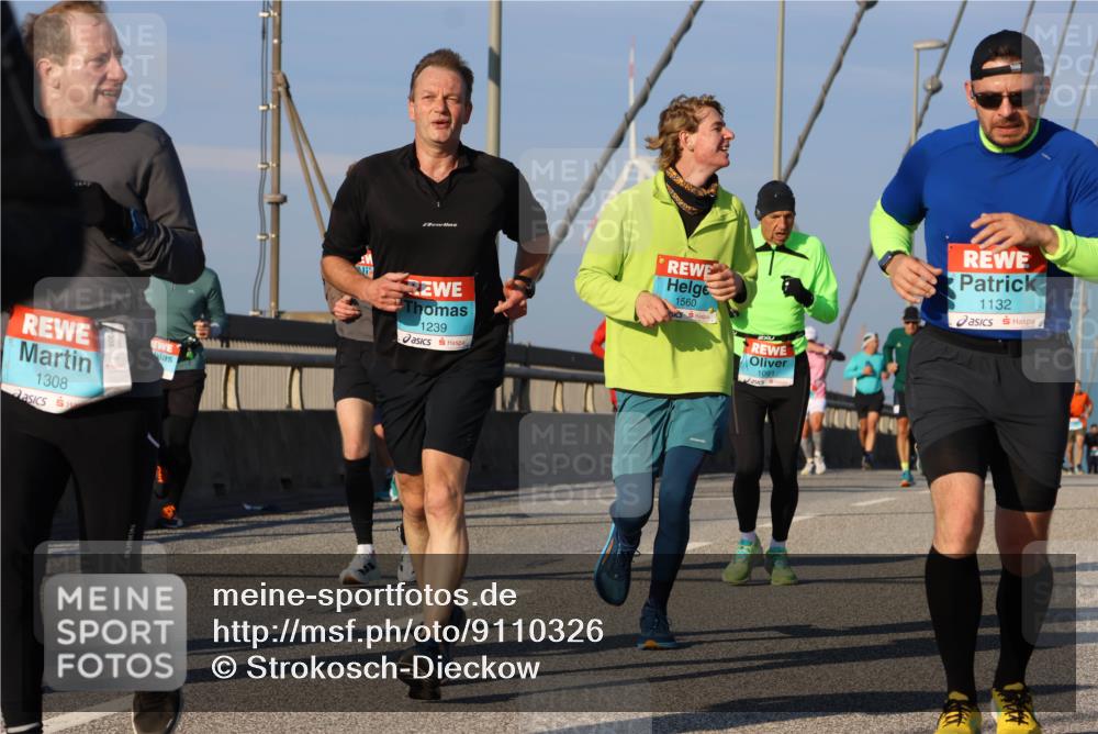 03.10.2025 - Köhlbrandbrückenlauf Strokosch-Dieckow http://msf.ph/oto/9110326 03.10.2025 09:42:03 Position 2 1308, 1239, 1560, 1091, 1132 meine-sportfotos.de