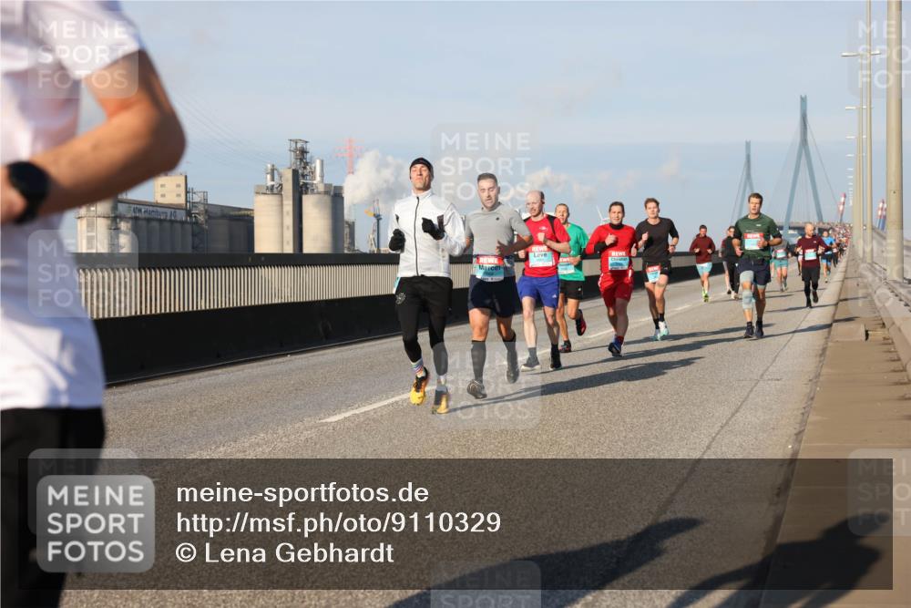 03.10.2025 - Köhlbrandbrückenlauf Lena Gebhardt http://msf.ph/oto/9110329 03.10.2025 09:41:35 Position 2  meine-sportfotos.de
