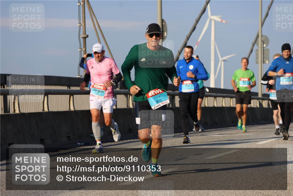 03.10.2025 - Köhlbrandbrückenlauf Strokosch-Dieckow http://msf.ph/oto/9110353 03.10.2025 09:42:11 Position 2 1321, 3812, 1370 meine-sportfotos.de