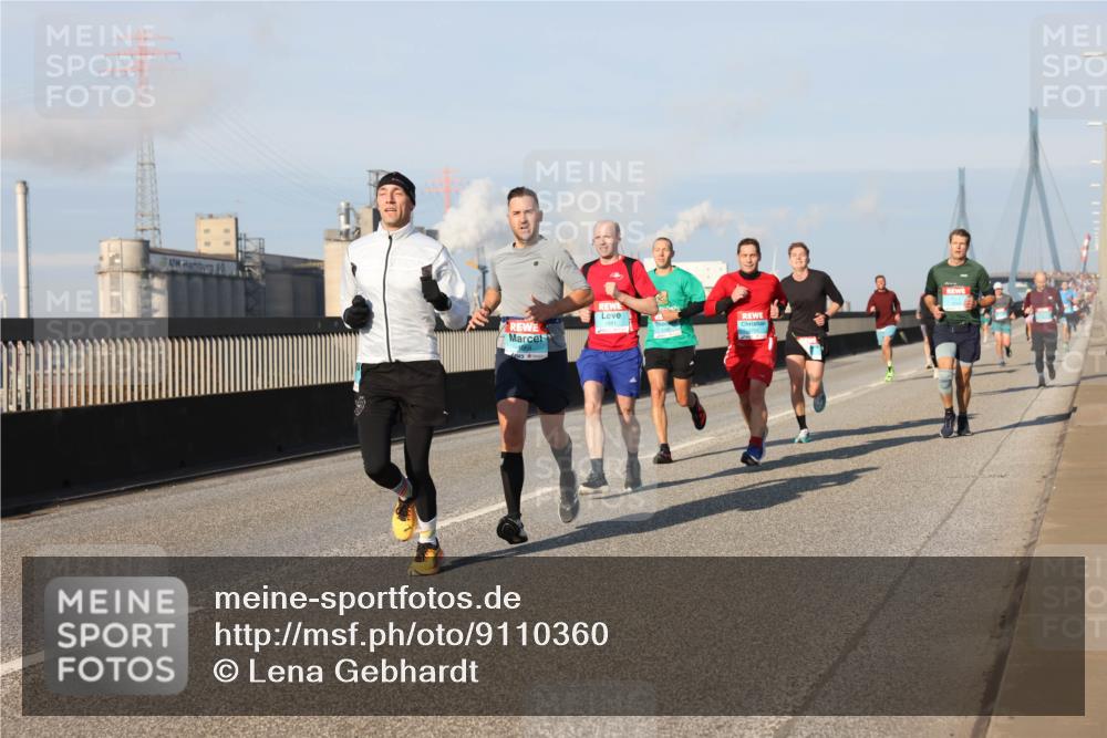 03.10.2025 - Köhlbrandbrückenlauf Lena Gebhardt http://msf.ph/oto/9110360 03.10.2025 09:41:36 Position 2  meine-sportfotos.de