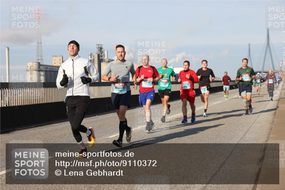 03.10.2025 - Köhlbrandbrückenlauf Lena Gebhardt http://msf.ph/oto/9110372 03.10.2025 09:41:36 Position 2 1069, 3491 meine-sportfotos.de