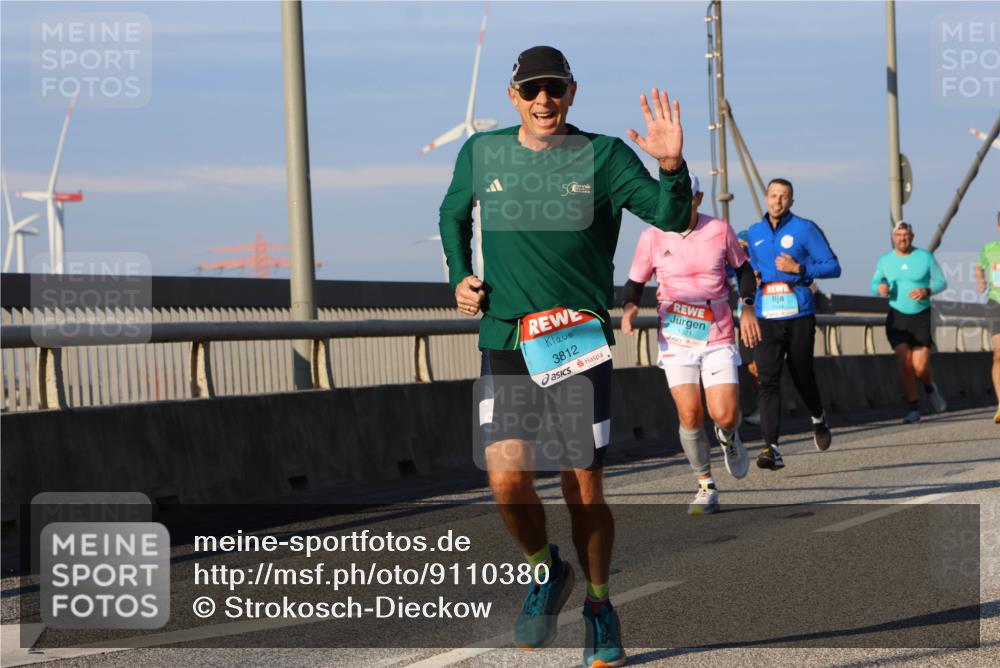 03.10.2025 - Köhlbrandbrückenlauf Strokosch-Dieckow http://msf.ph/oto/9110380 03.10.2025 09:42:14 Position 2 3812, 1321 meine-sportfotos.de