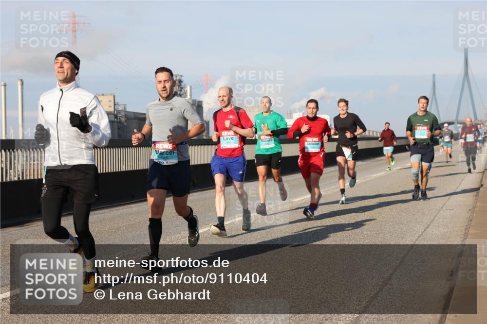 03.10.2025 - Köhlbrandbrückenlauf Lena Gebhardt http://msf.ph/oto/9110404 03.10.2025 09:41:36 Position 2 1069, 3491 meine-sportfotos.de