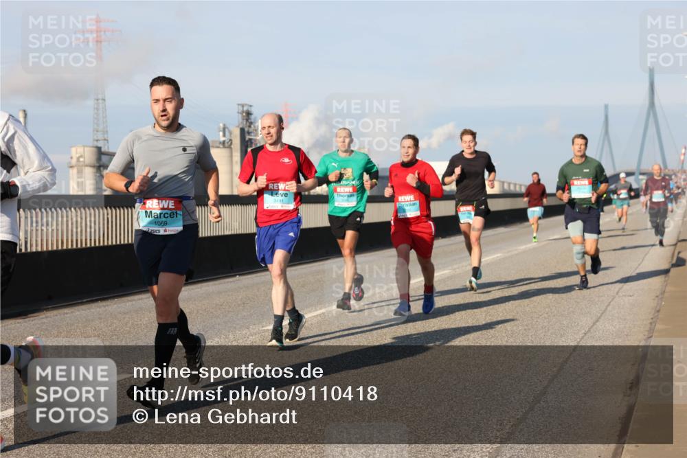 03.10.2025 - Köhlbrandbrückenlauf Lena Gebhardt http://msf.ph/oto/9110418 03.10.2025 09:41:37 Position 2 1069, 3491 meine-sportfotos.de