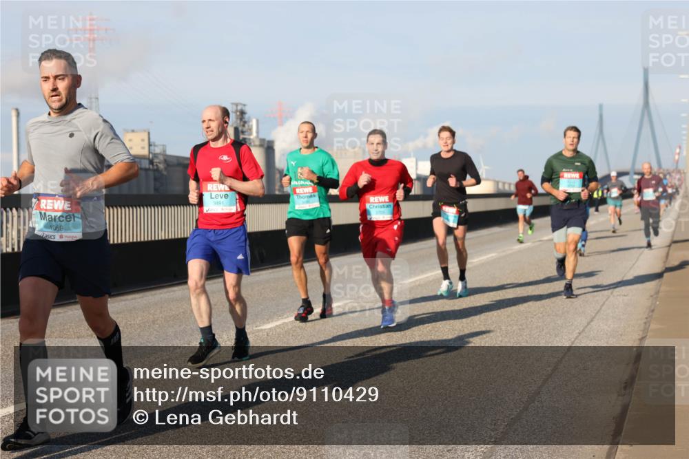 03.10.2025 - Köhlbrandbrückenlauf Lena Gebhardt http://msf.ph/oto/9110429 03.10.2025 09:41:37 Position 2 1069, 3491, 3705 meine-sportfotos.de